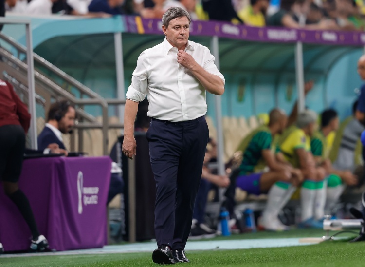 英格兰因此, 为国家队努, 人民表达歉 英格兰因此, 为国家队努, 人民表达歉